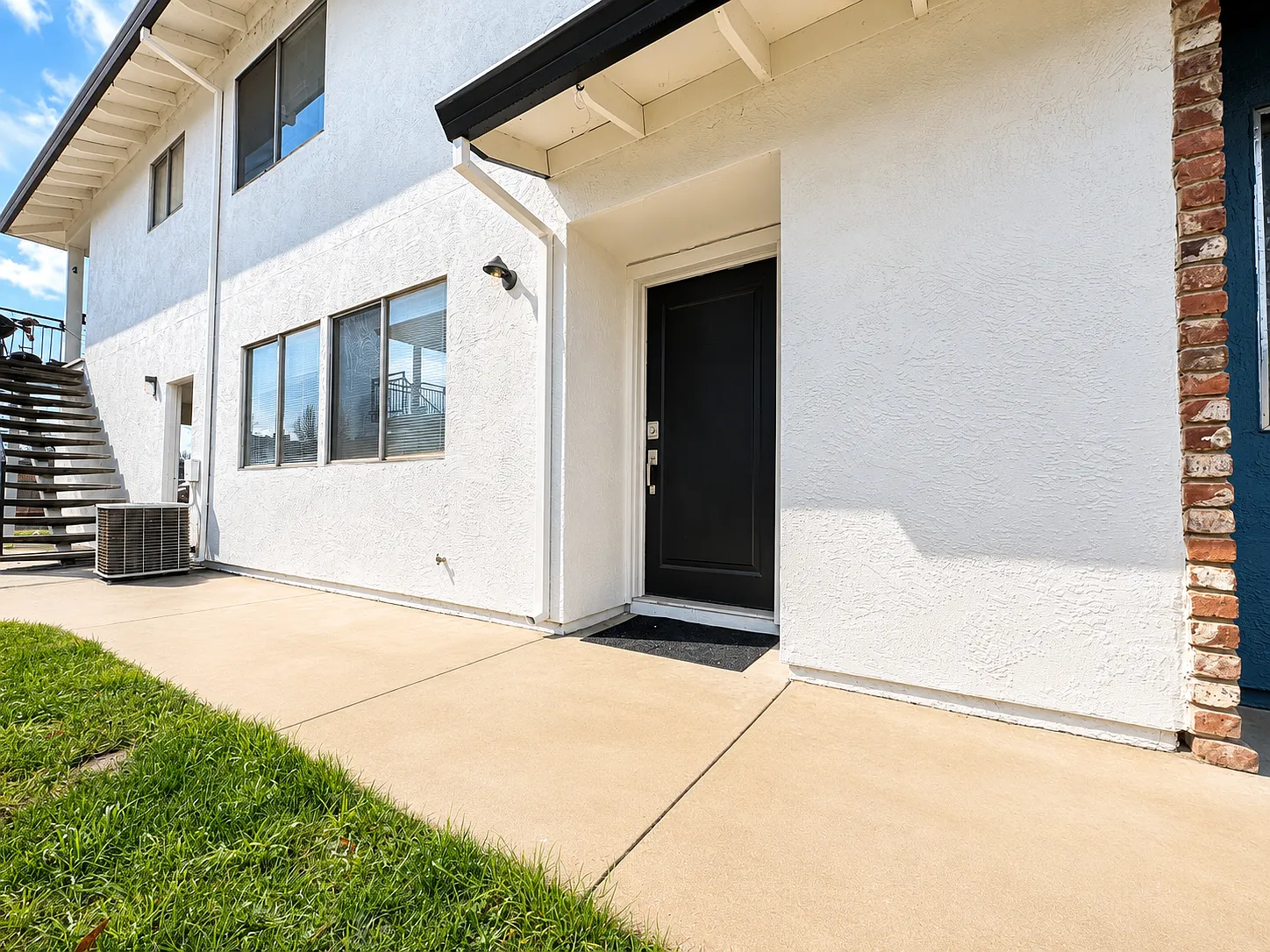 2 bed, 860 sqft, $1,750 — Photo 2
