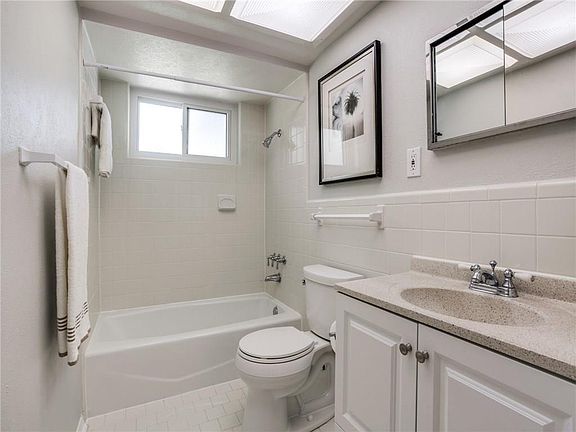 4th image of 510 Cambridge Dr