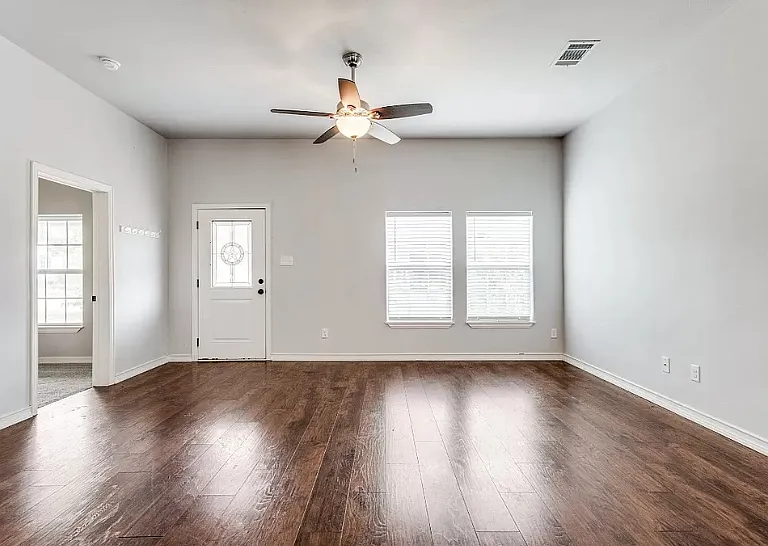 1731 E Chaffin St — Photo 5