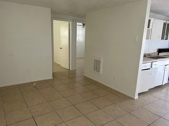 2 bed, 750 sqft, $1,325 — Photo 2