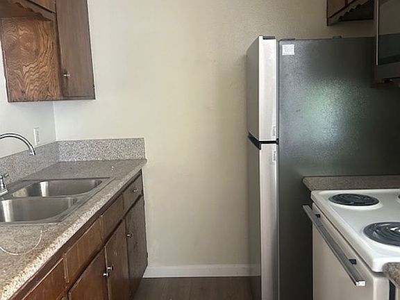 3rd image of 1809 E 17th St APT 12