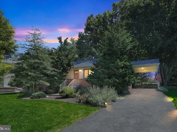 431 Creek Crossing Rd NE, Vienna, VA 22180