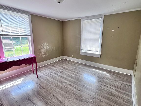 3rd image of 1823 Cedarhurst Ave