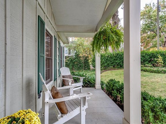 2nd image of 6815 Glenbrook Cir
