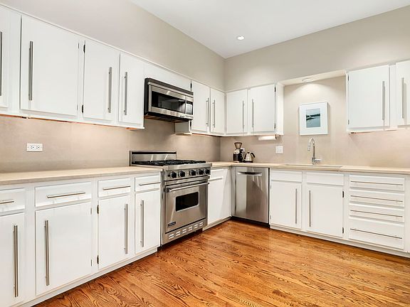 5th image of 3631 N Pine Grove Ave APT D