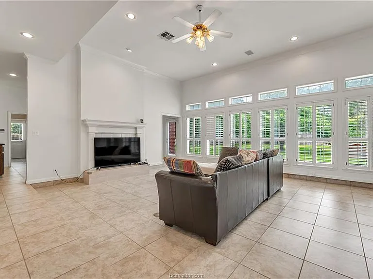 4601 Valley Brook Cir — Photo 12