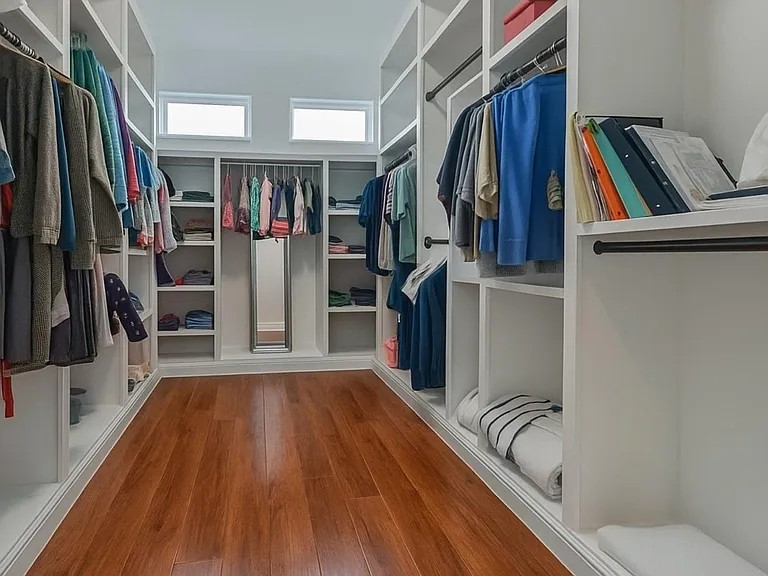 2718 Carriage Hollow Ln — Photo 9