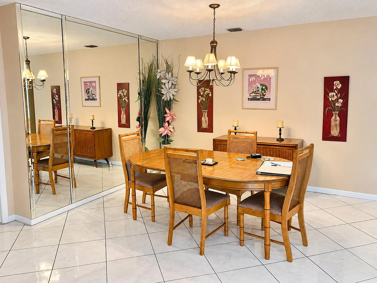 3 bed, 2.0 bath, 1416 sqft, $3,400 — Photo 4