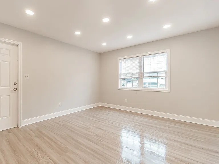 Crystal Heights Apartments — Photo 33