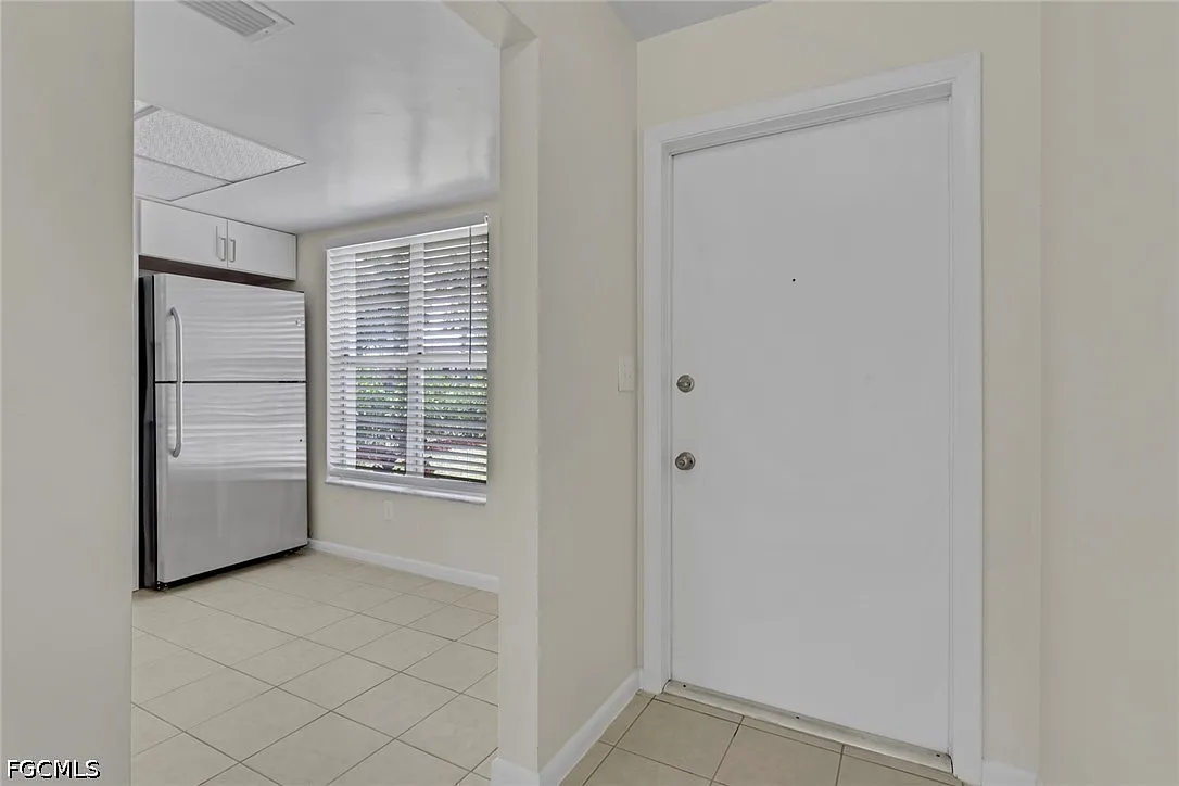2 bed, 2.0 bath, 1176 sqft, $1,800 — Photo 2