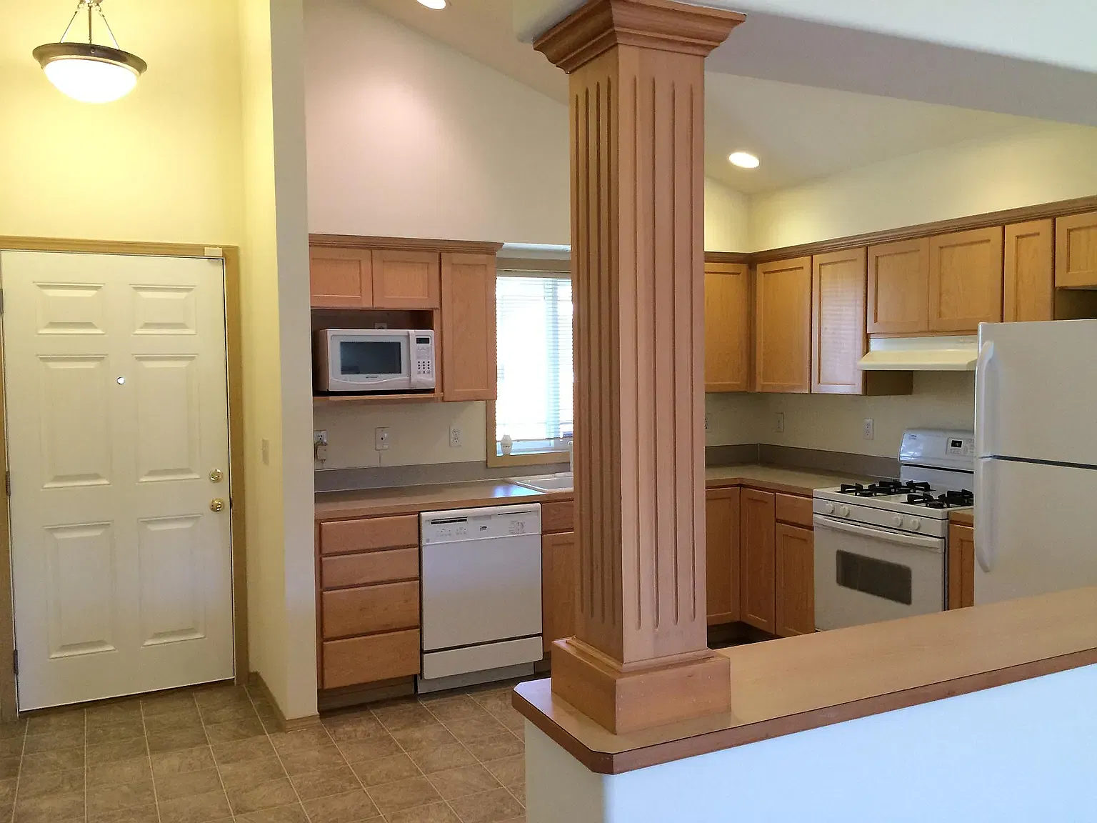 2 bed, 850 sqft, $2,000 — Photo 3