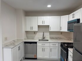 1748 Jancey Street, 4