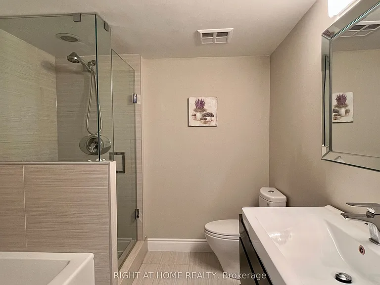 28 Harrison Garden Blvd #702 — Photo 9