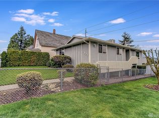 1307 E Marine View Dr, Everett, WA 98201