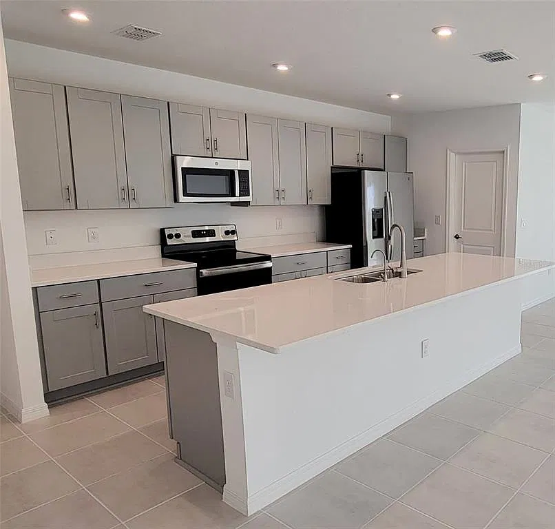 4 bed, 3.0 bath, 2091 sqft, $2,450 — Photo 2