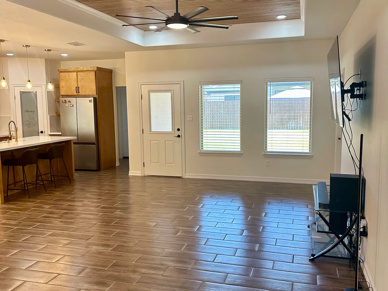 3 bed, 1643 sqft, $2,000 — Photo 2