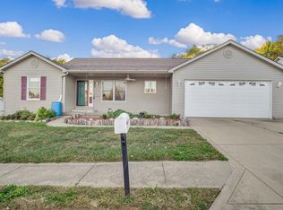 215 W Hunters Rdg, Valmeyer, IL 62295