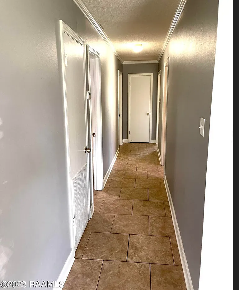 128 Longfellow Drive - 1 — Photo 4