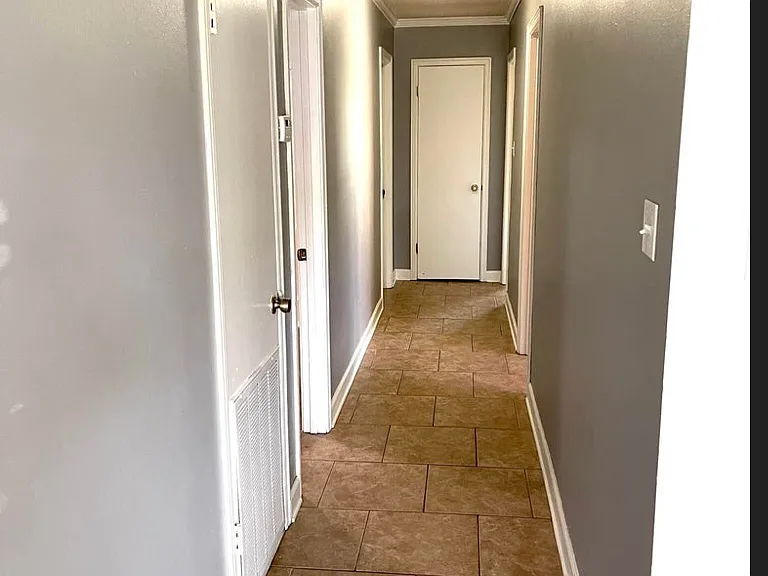 128 Longfellow Dr — Photo 4