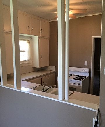 4th image of 304 S. Burdick Street