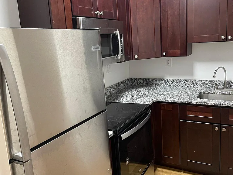 612 S 15th St #2F — Photo 2