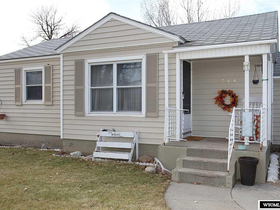 1st image of 744 S 15th St