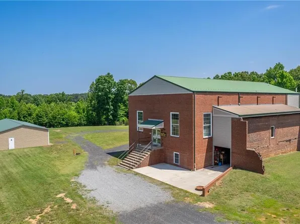 217 E Aiken Rd, Eden, NC 27288