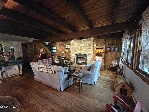 3rd image of 804 Fetlock Ct