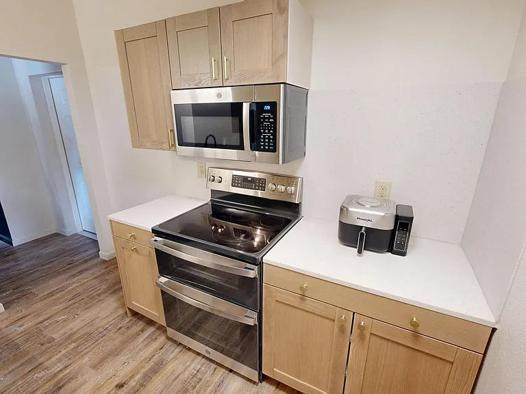 542 Benson Avenue Sw Ensuite #116 — Photo 9