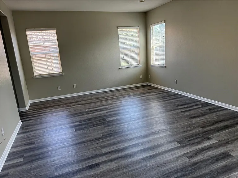 1742 Edmon Way — Photo 10