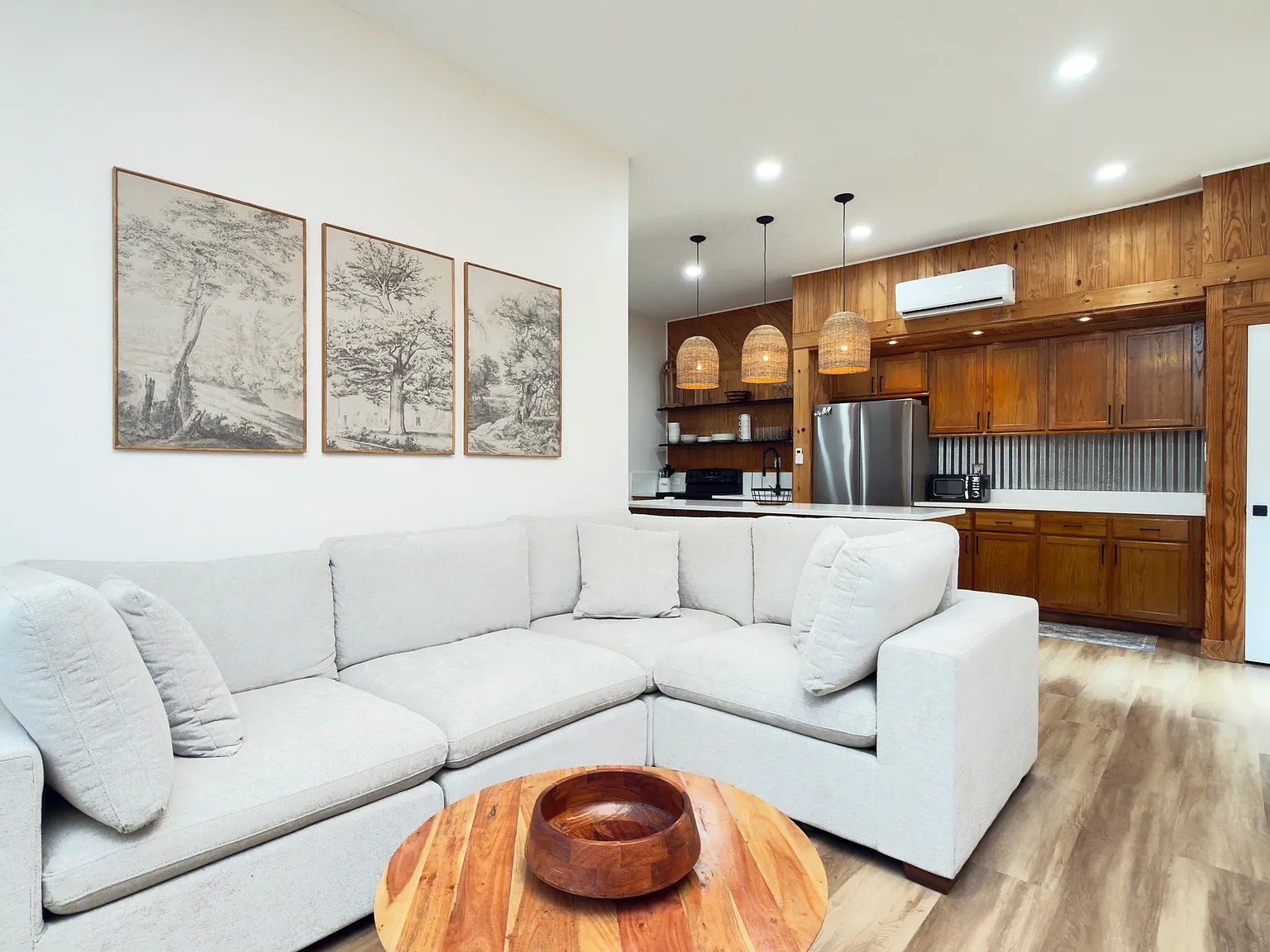 2 bed, 805 sqft, $2,400 — Photo 3