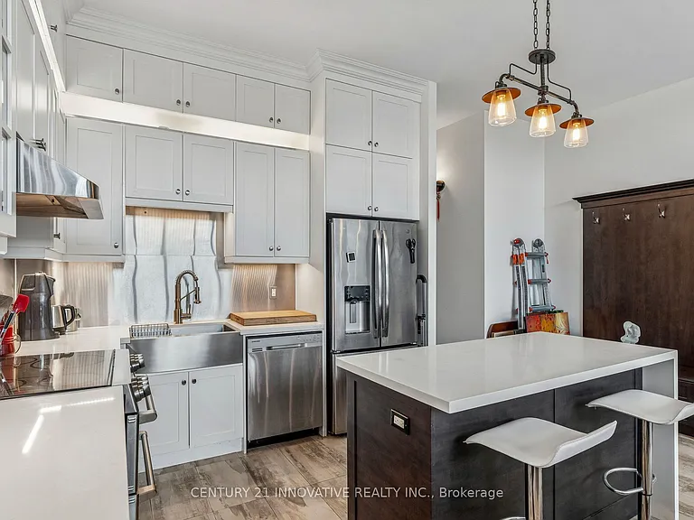 160 Baldwin St #420 — Photo 14