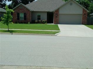 1337 S Blue Willow Ave, Fayetteville, AR 72701
