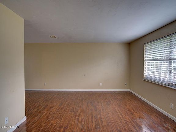 3rd image of 825 Candlewood Cir