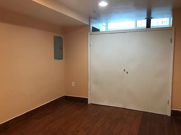 4th image of 922 Green St Floor 1