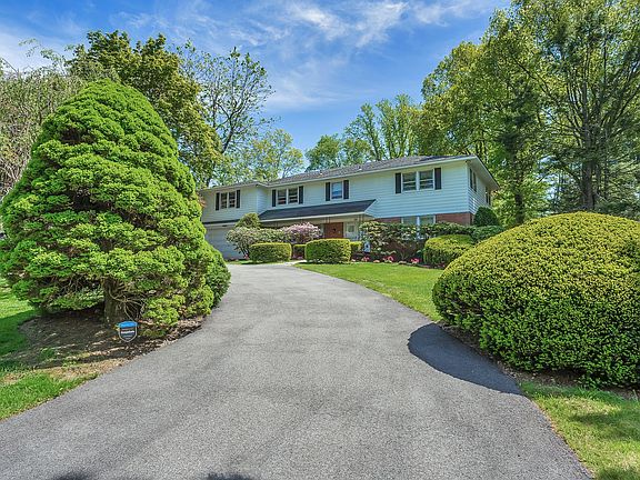 2nd image of 40 Andrea Ln