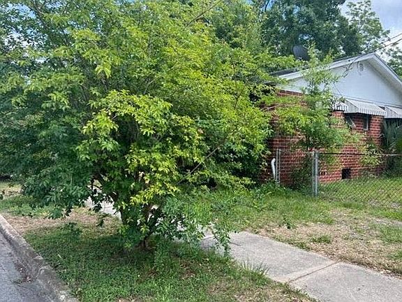 3rd image of 1056 W 30th St