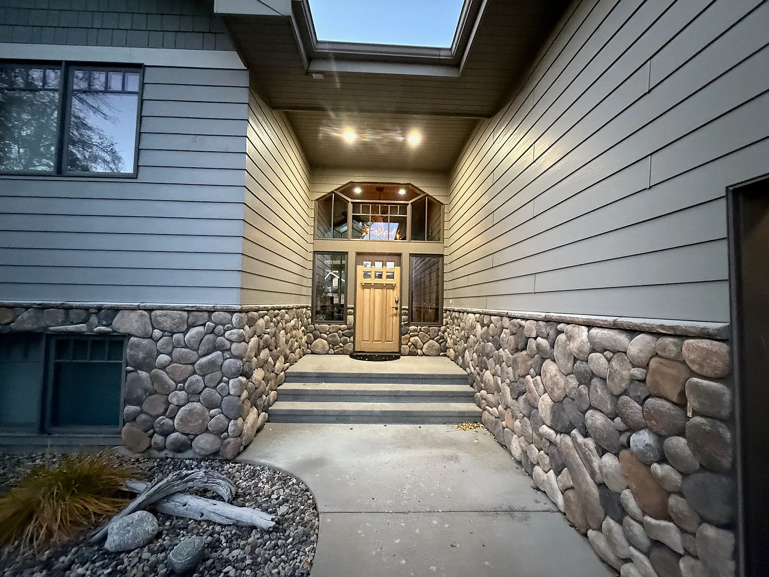 3 bed, 3816 sqft, $7,500 — Photo 2