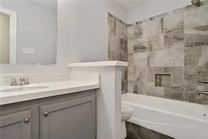 709 Carondelet St — Photo 3