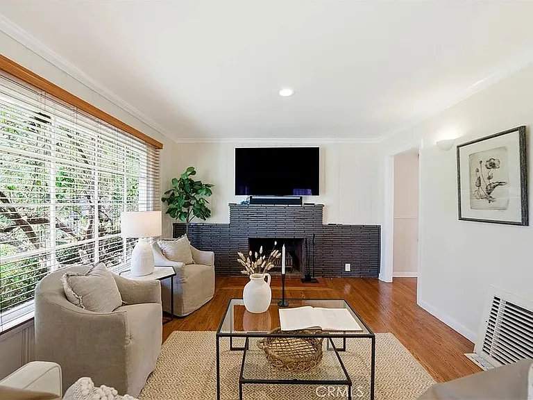 626 Temple Ave — Photo 21