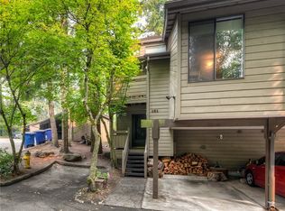 19121 Ballinger Way NE #101, Lake Forest Park, WA 98155