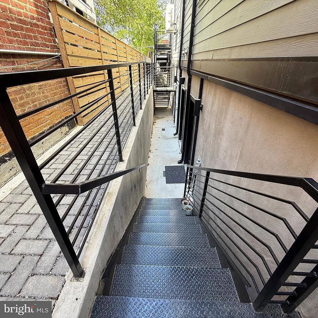 2 bed, 455 sqft, $2,250 — Photo 3