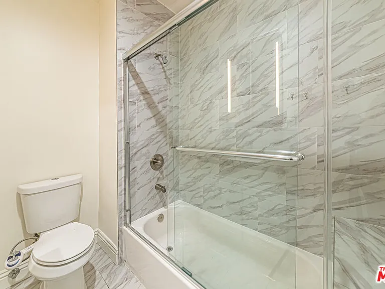 801 N Alexandria Ave — Photo 6