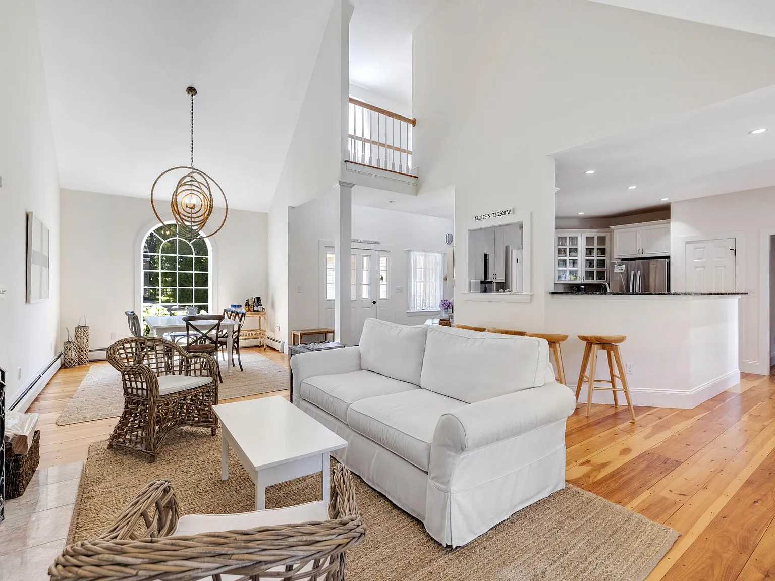 5 bed, 3000 sqft, $4,200 — Photo 4