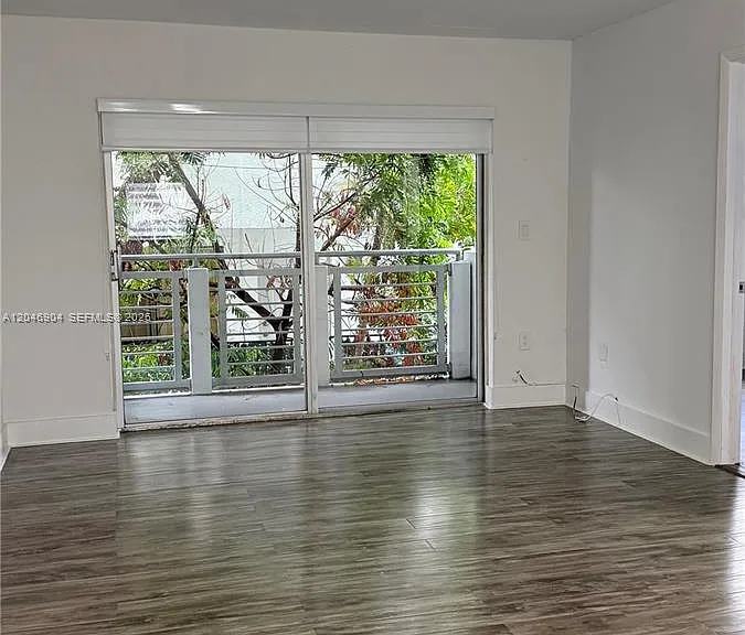 716 Michigan Ave #303 — Photo 4