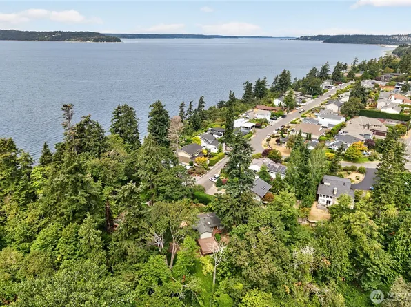 26516 8th Avenue S, Des Moines, WA 98198