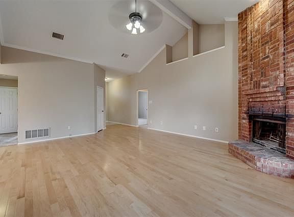 4th image of 609 Desoto Dr