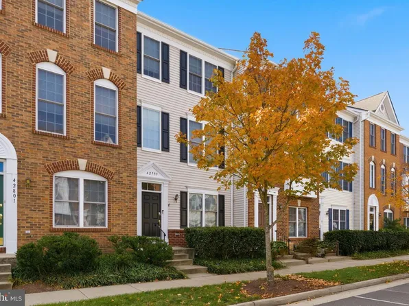 42799 Sykes Ter, Chantilly, VA 20152