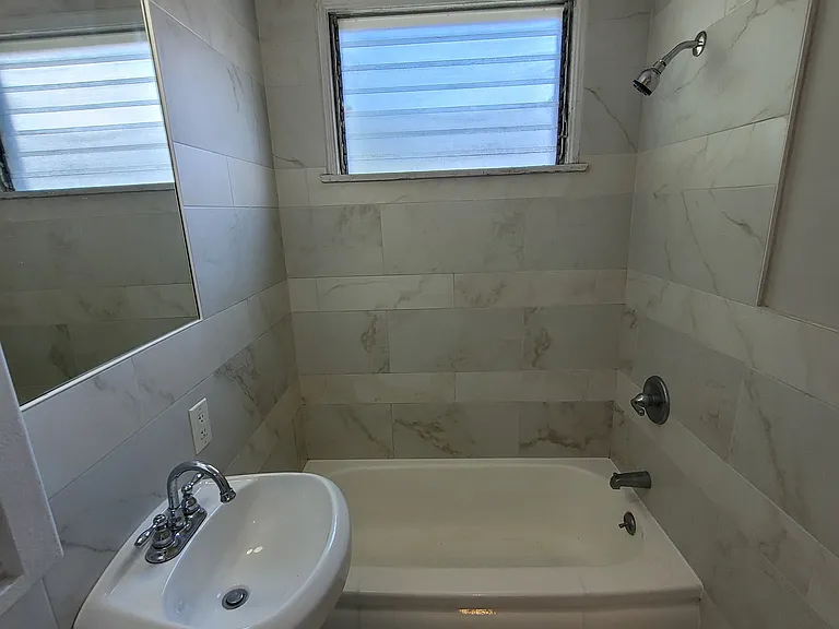 Oakhurst Apartments — Photo 19