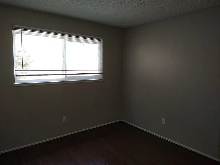 3139 Newell Dr — Photo 2